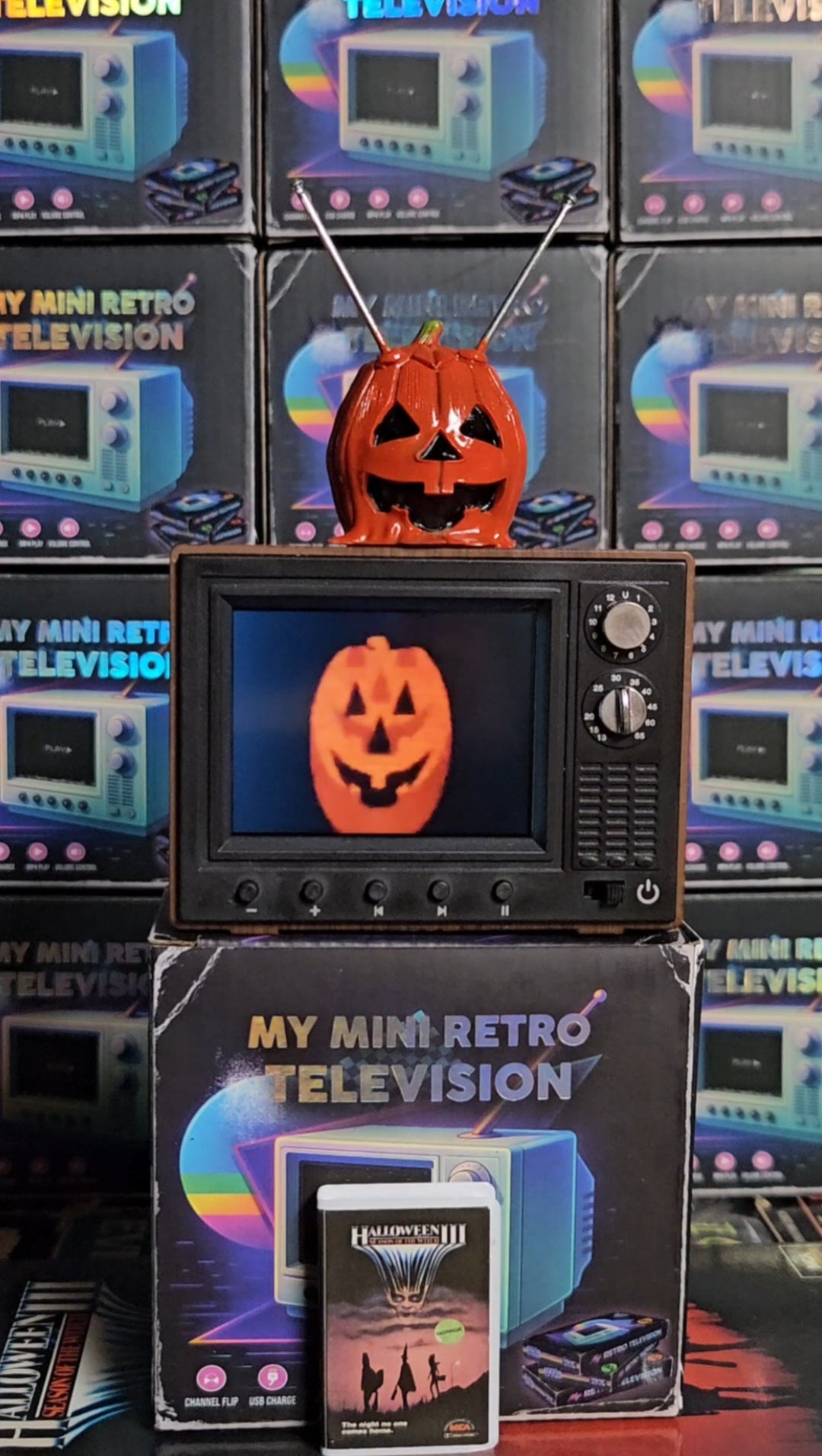MY MINI RETRO TELEVISION HALLOWEEN SET